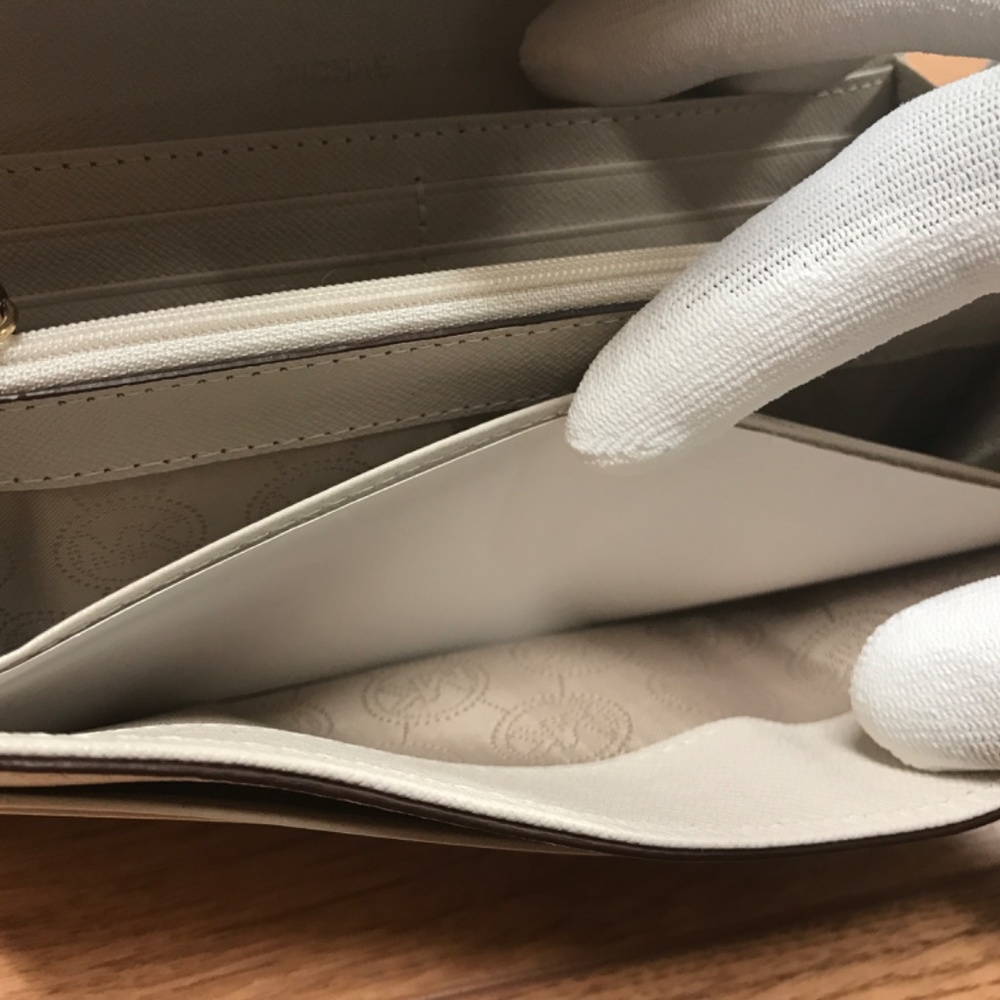 MICHAEL KORS Continental Flap Wallet - Picture 7 of 9